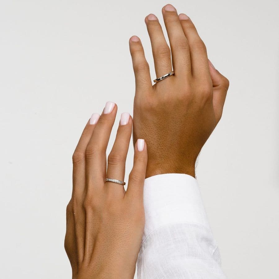 Обручальные кольца классические с бриллиантовой дорожкой — вид 2